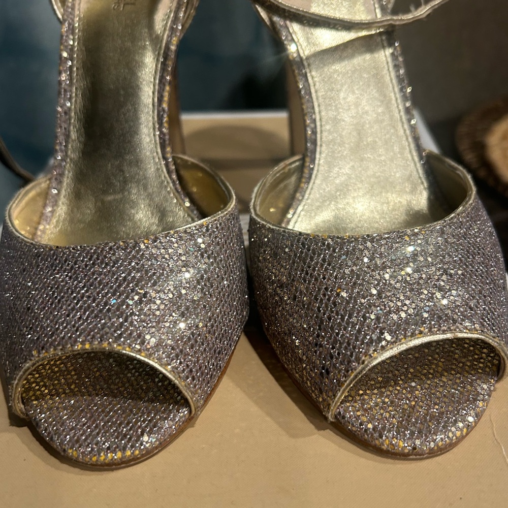 Michael KORS Silver Glitter Women's Heels - Picture 2 of 12